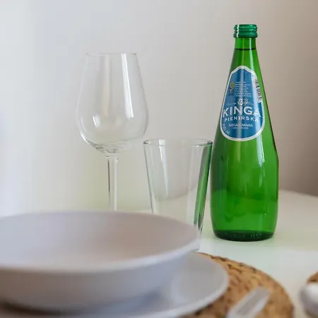 Chmielna By Bookinghost * ורשה